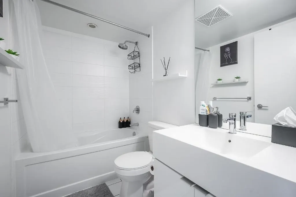Cozy Condo In Downtown Toronto + Free Parking Canada
