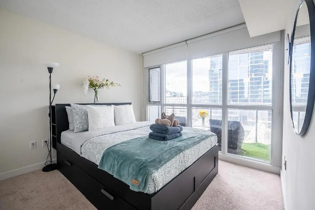 Cozy Condo In Downtown Toronto + Free Parking Canada