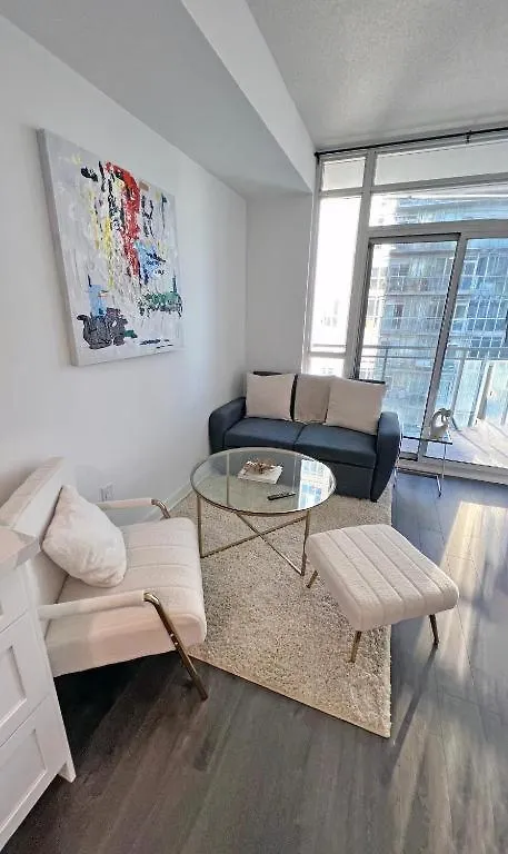 Cozy Condo In Downtown Toronto + Free Parking
